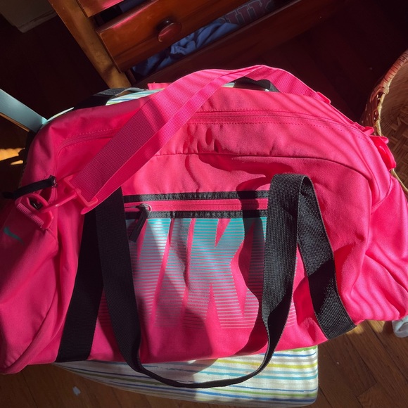 Nike Duffle Bag - Picture 1 of 5